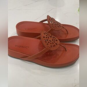 Vionic sandals. Size 8. In excellent condition.